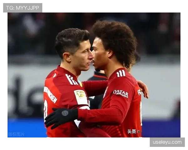 本泽马与莱万后期终结能力对比：效率集中度与体系依赖差异